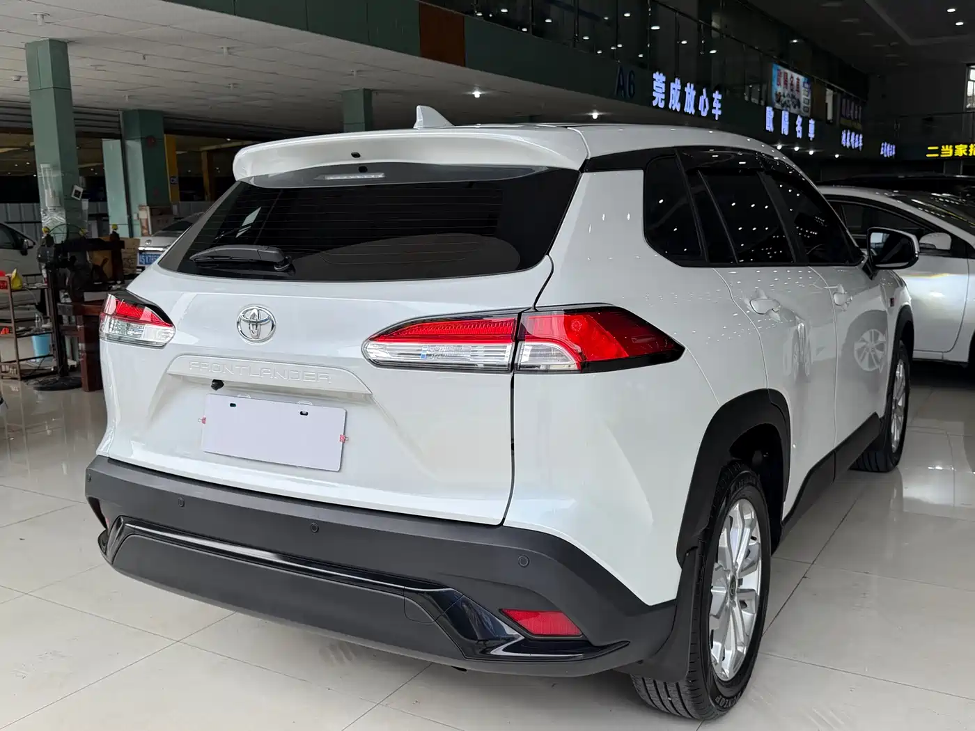 Toyota Frontlander 2024 2.0L CVT Elite Plus Edition фото 15