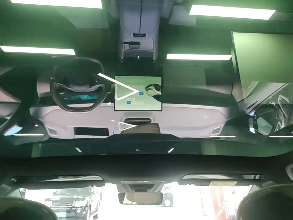 Photo 18 - Lynk & Co Z10