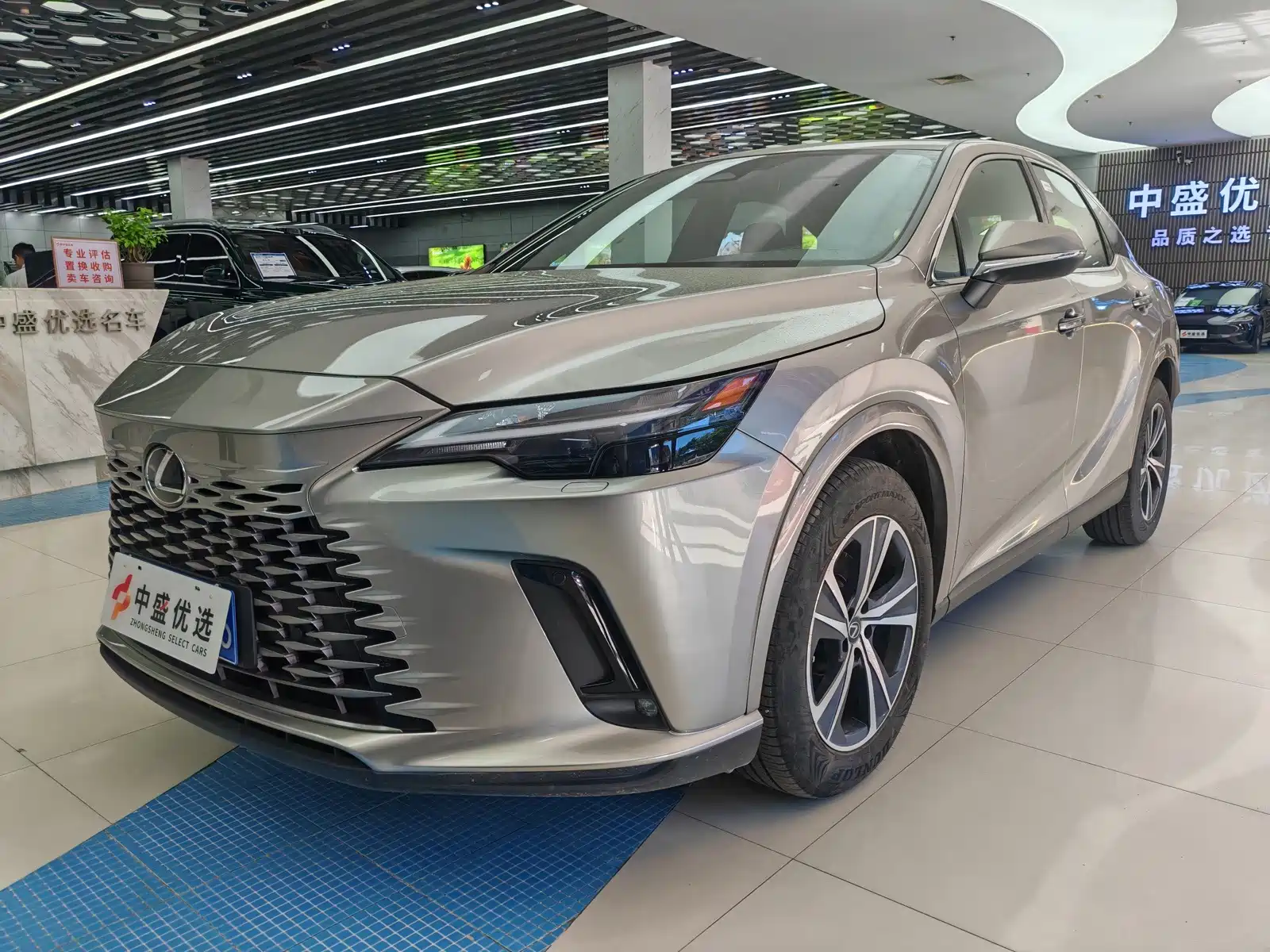 Фото 1 - Lexus RX