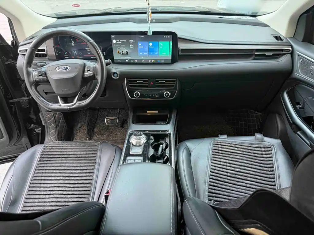 Фото 14 - Ford Edge