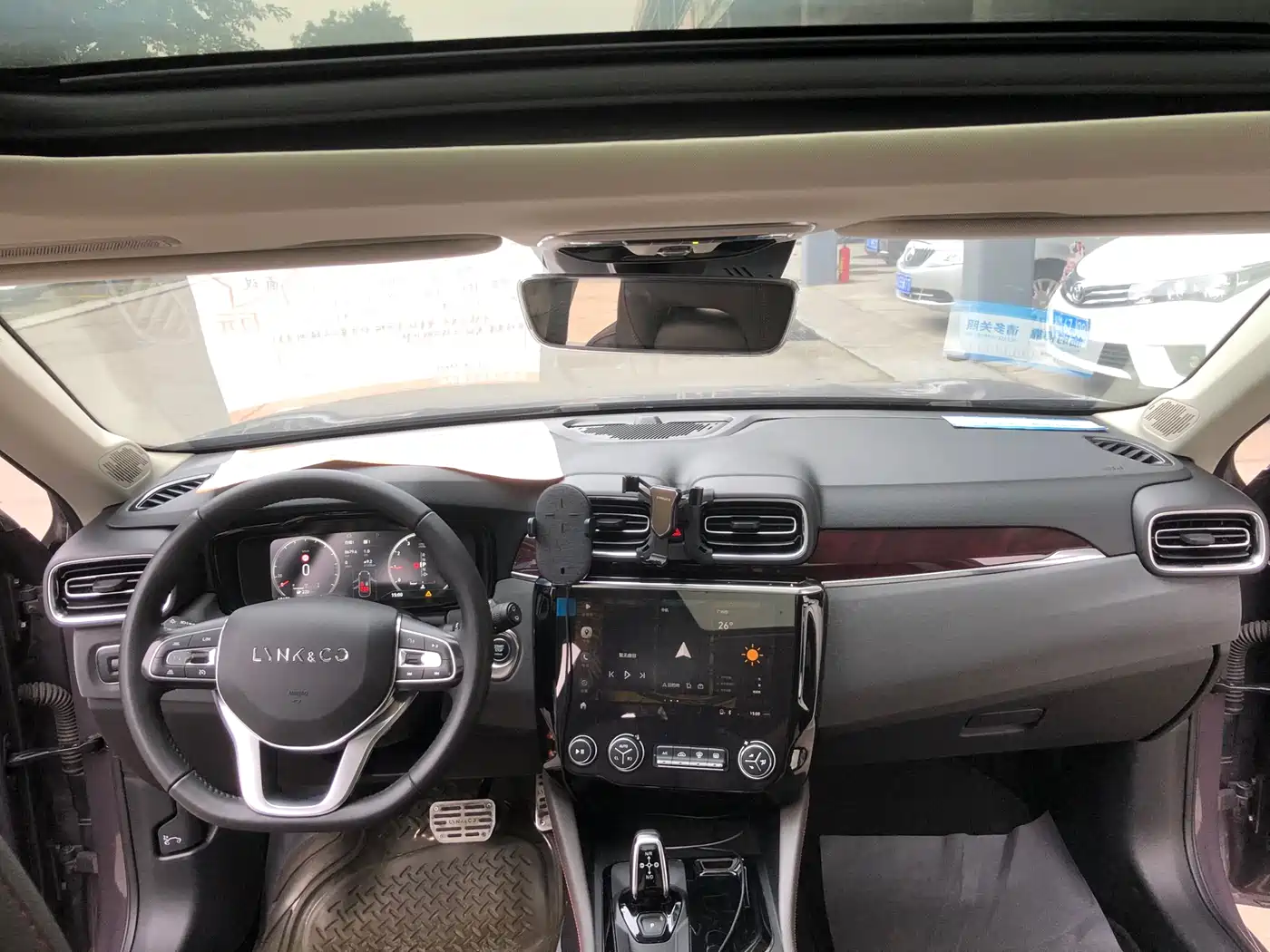 Lynk & Co 02 2019 1.5T DCT 2WD Shine Pro Edition China VI фото 10