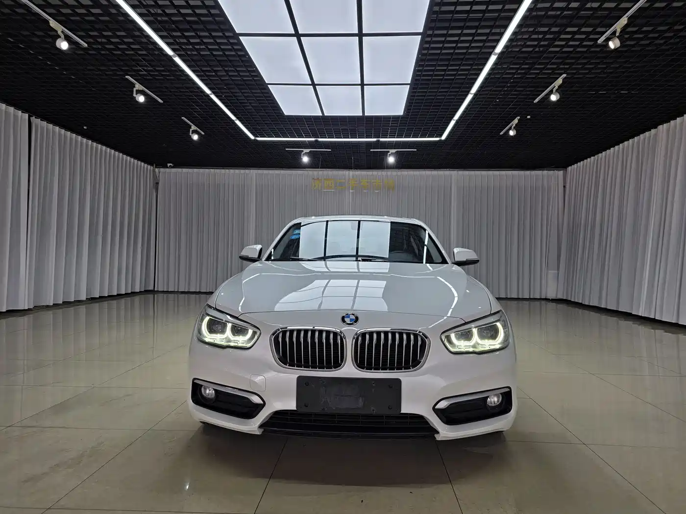 BMW 1 Series (Import) 2015 118i Urban Design Package фото 2