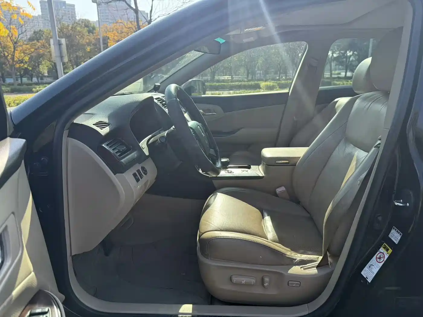 Toyota Crown 2010 2.5L Royal Leather Navigation Edition фото 3