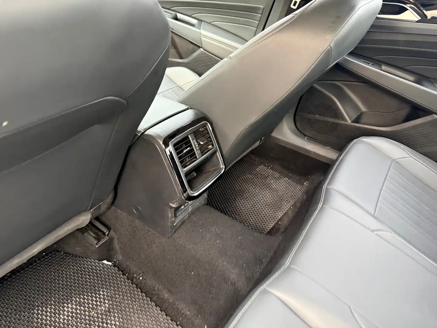 Volkswagen Passat 2024 280TSI Business Edition фото 12