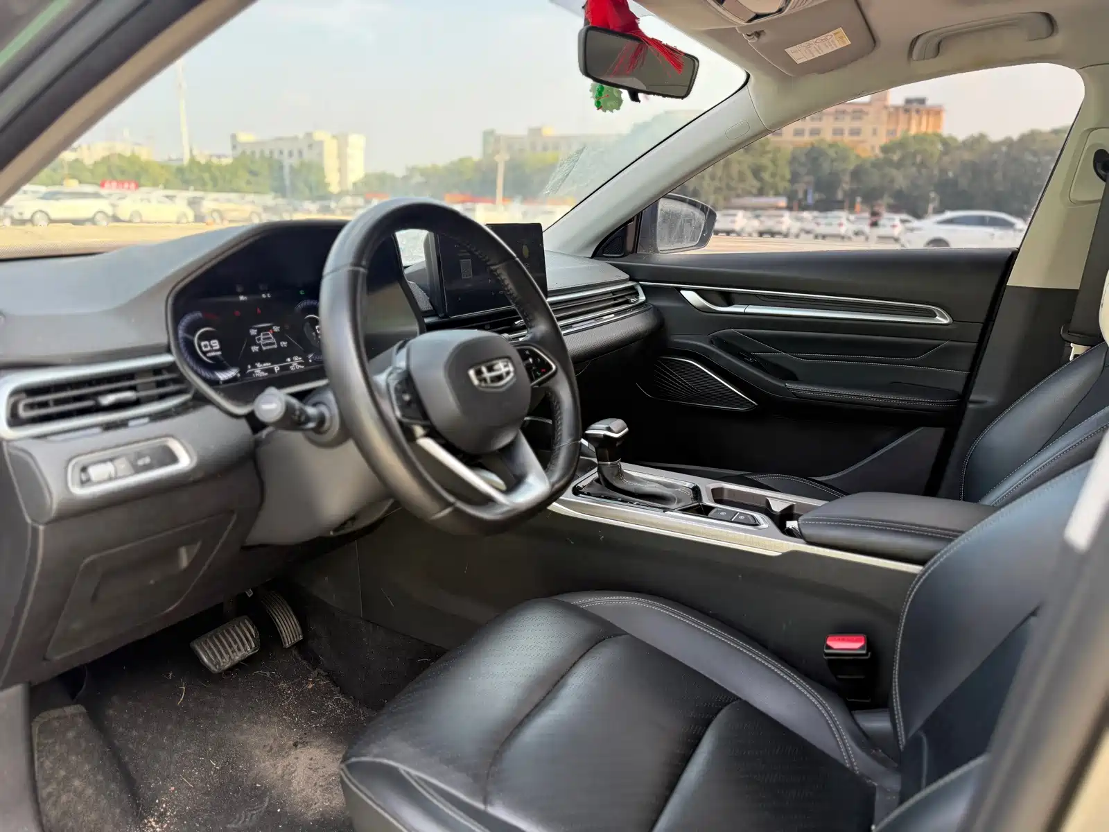 Фото 4 - Geely Emgrand