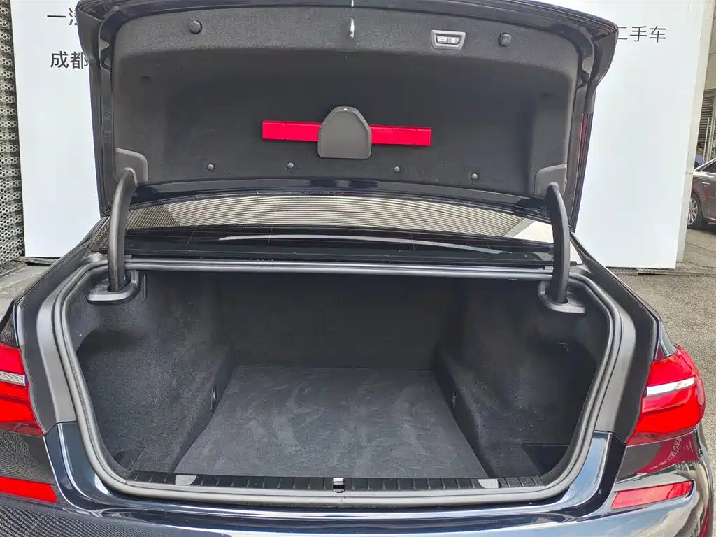 BMW 7 Series 2016 740Li Leading Edition фото 26