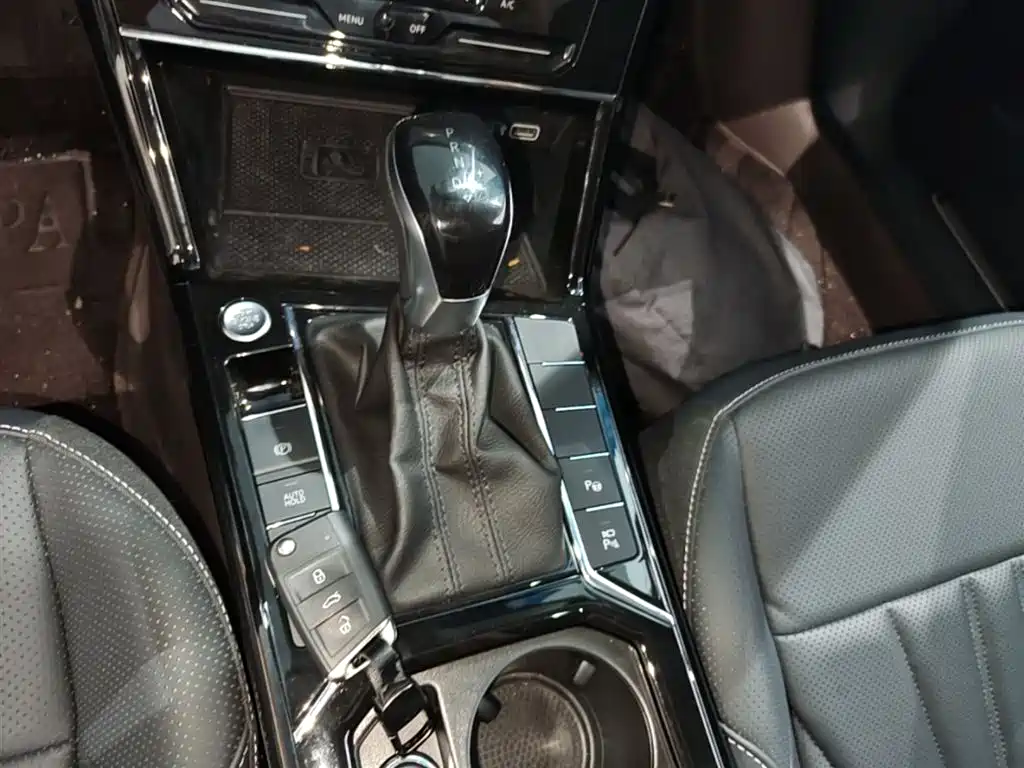 Volkswagen Passat 2025 Outstanding 380TSI Starlight Dragon Glory Edition фото 14