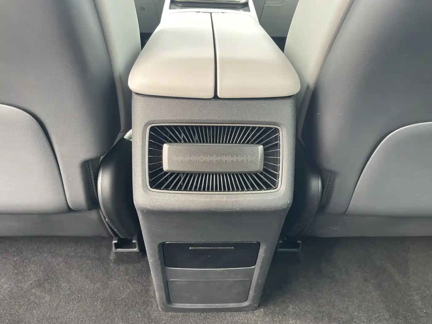 Voyah Auto Voyah Zhiyin 2024 Long Range Super Charging Edition фото 17