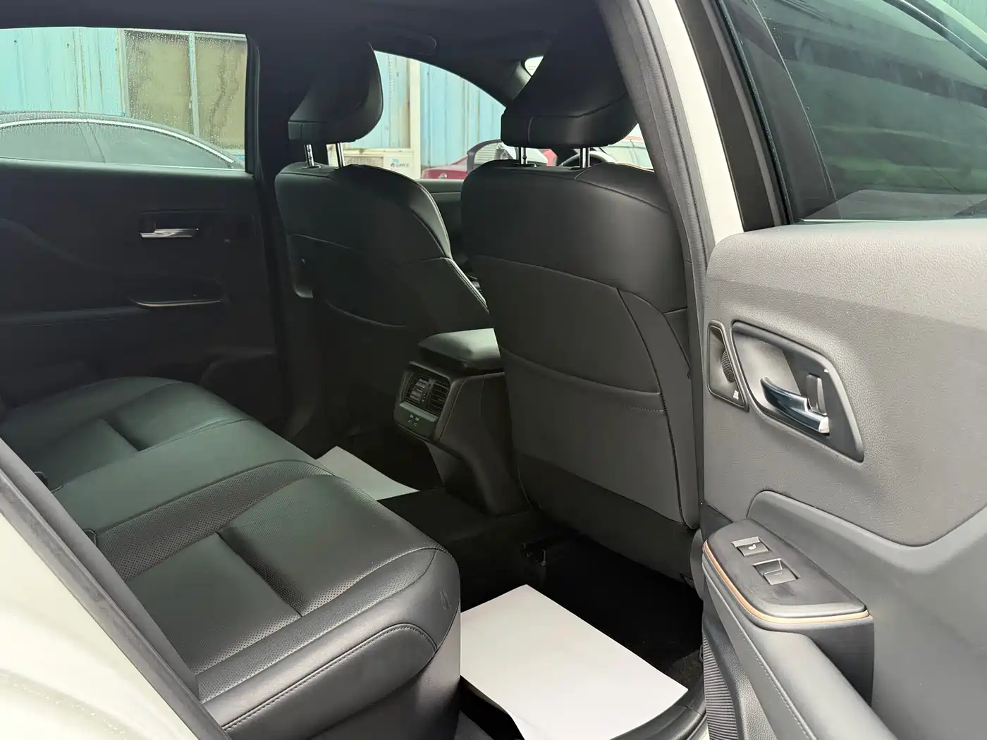 Toyota Crown SportCross 2023 2.5L SportCross HEV FWD Premium Edition фото 17