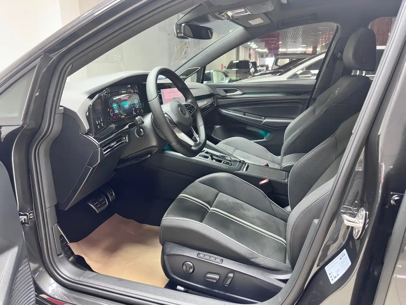 Volkswagen Golf 2021 280TSI DSG R-Line фото 7