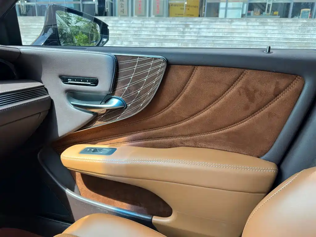 Lexus LS 2018 500h Executive Edition China V фото 22
