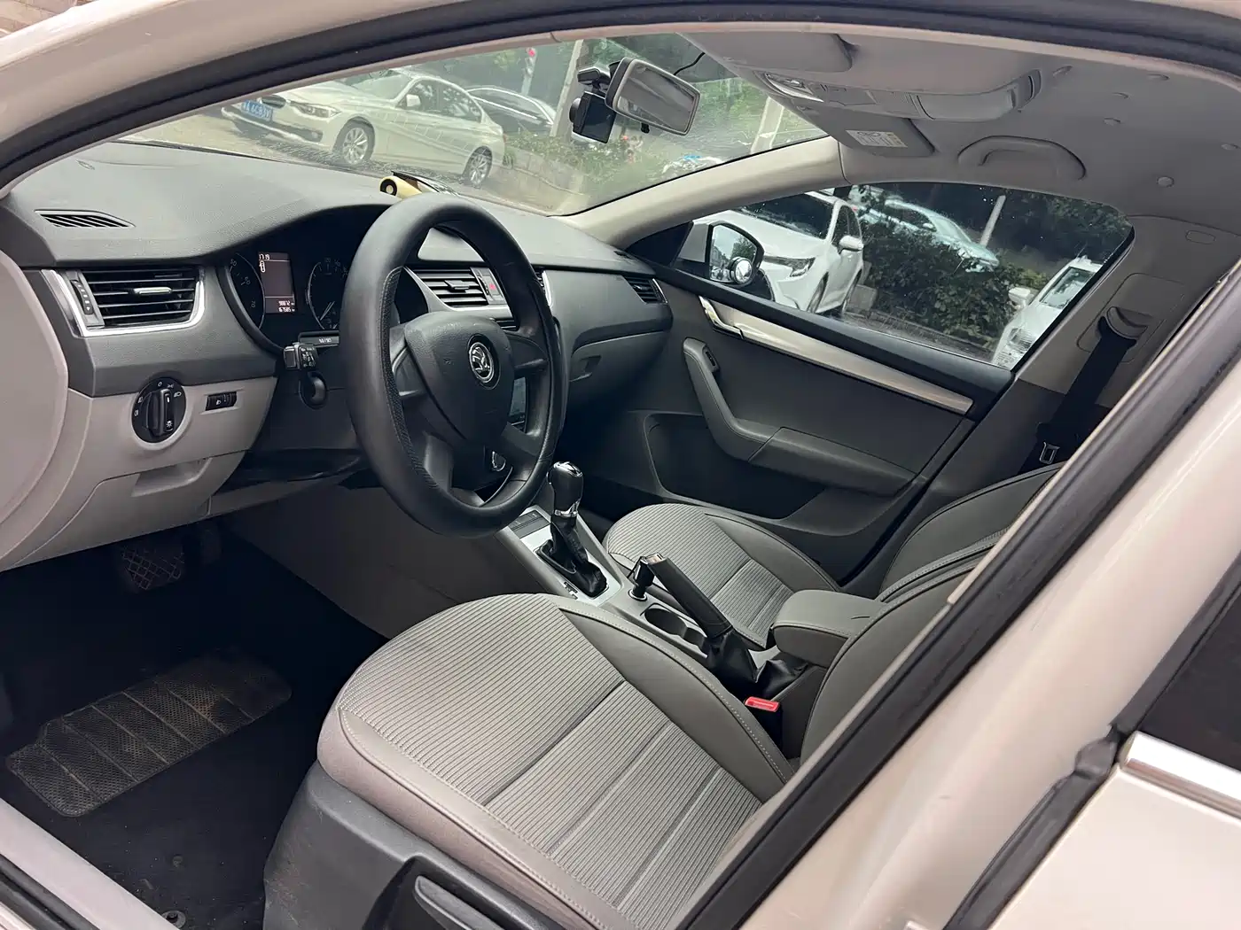 Škoda Octavia 2015 1.6L Automatic逸杰版 фото 4
