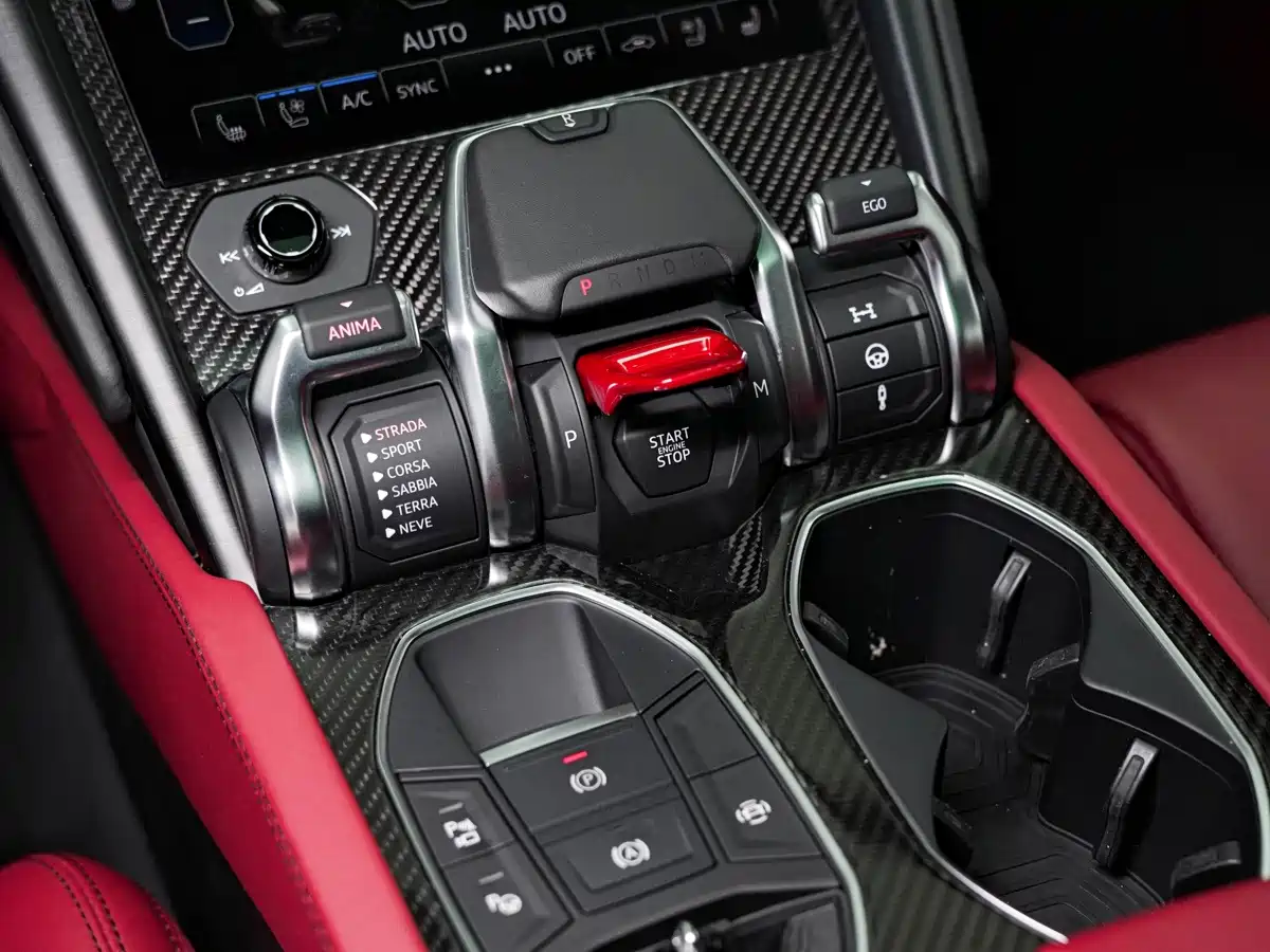 Фото 13 - Lamborghini Urus