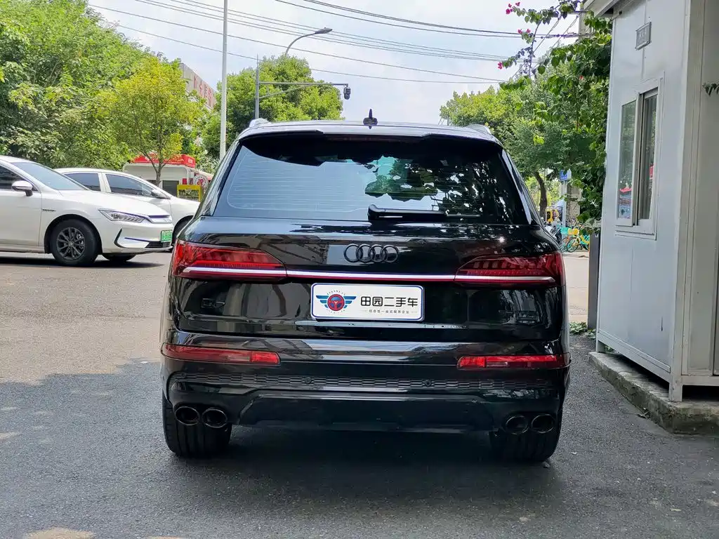 Photo 5 - Audi Q7