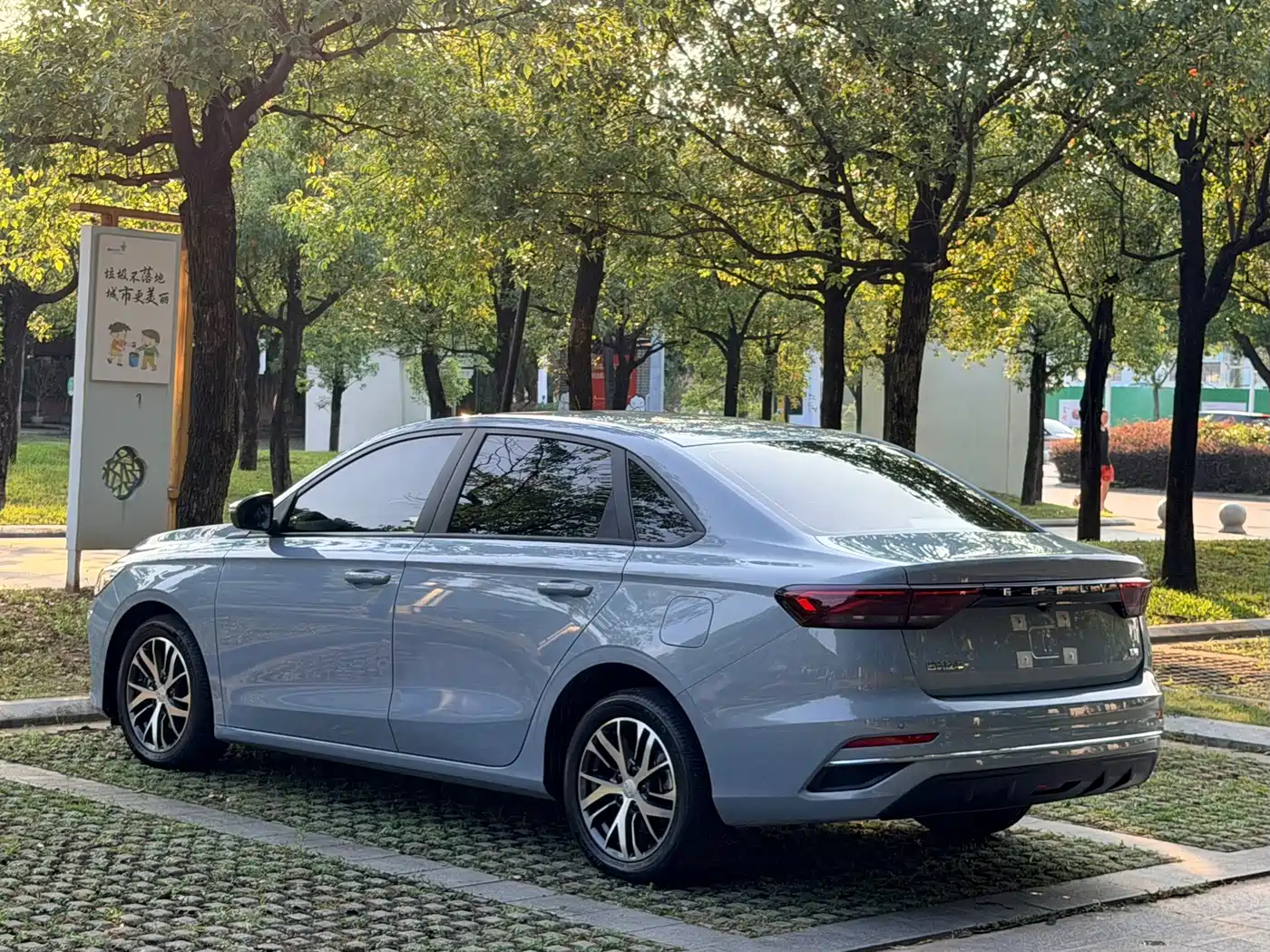 Фото 6 - Geely Emgrand