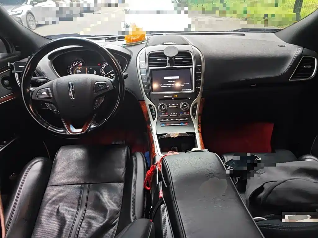 Photo 5 - Lincoln MKX