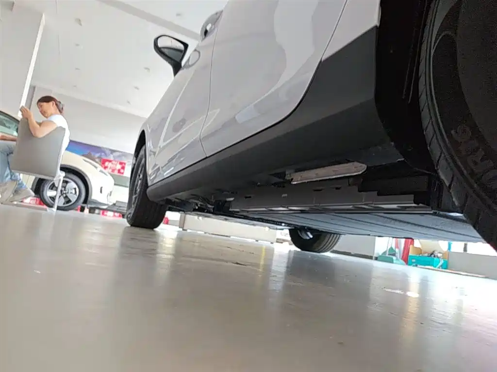 BYD Qin PLUS 2026 DM-i Smart Edition 128KM Progressive фото 22