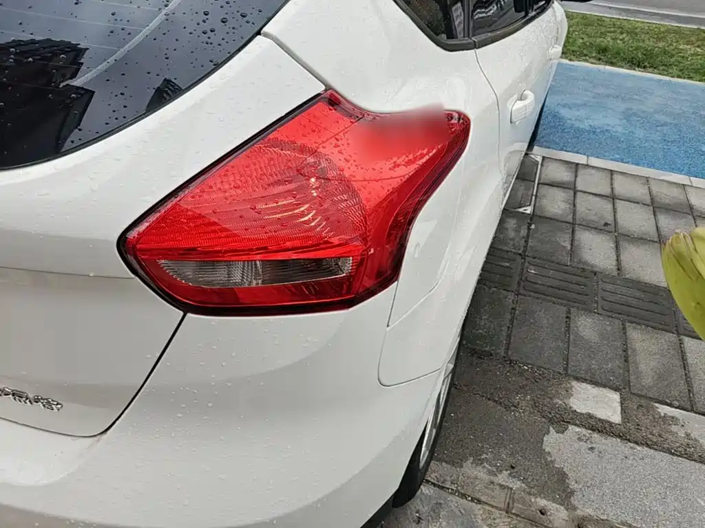 Фото 8 - Ford Focus