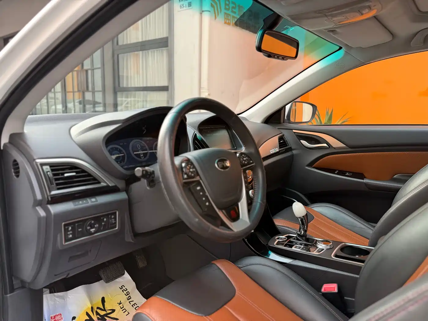 BYD Qin New Energy 2015 1.5T Dual Crown Flagship Edition фото 11
