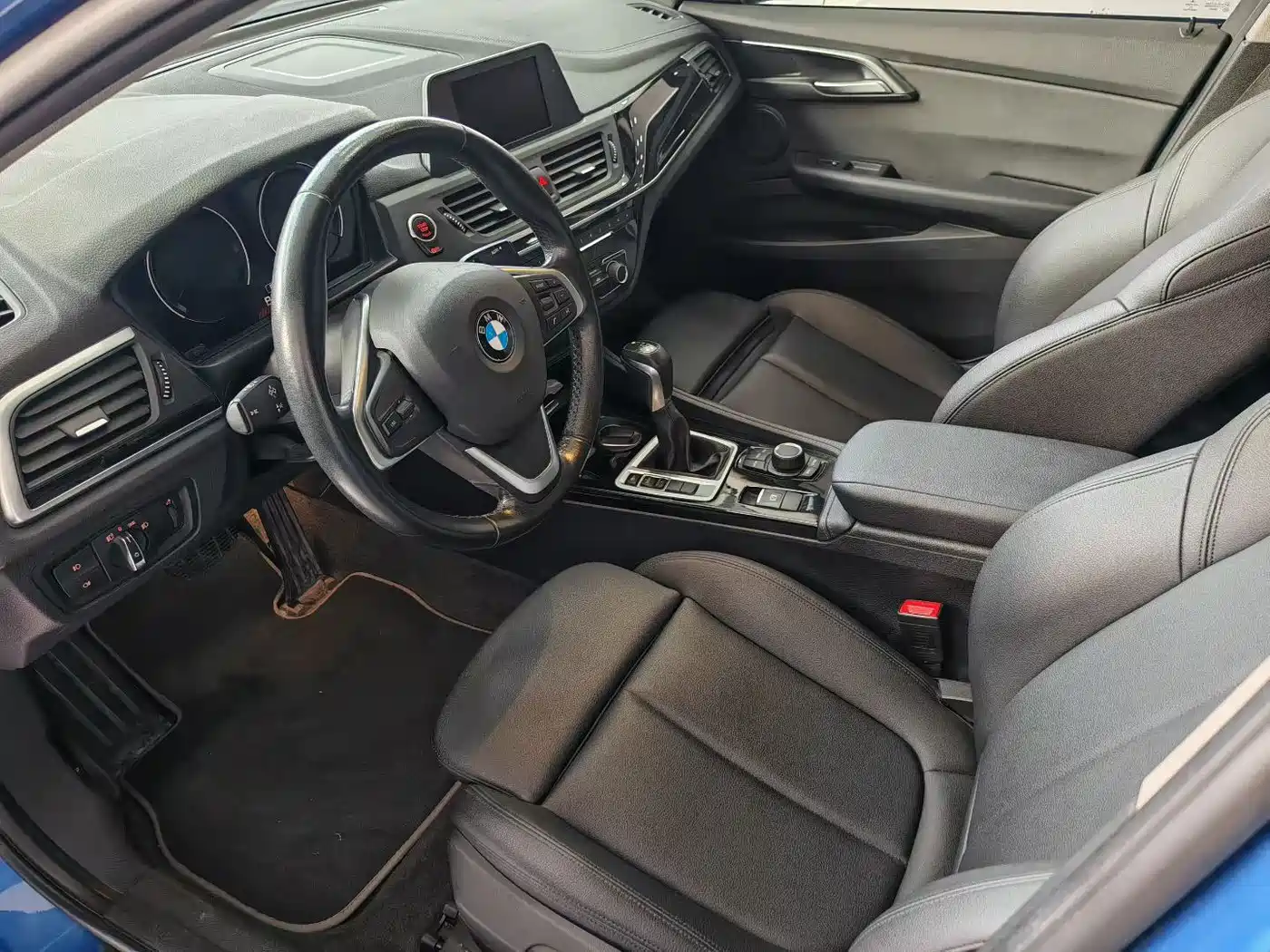 BMW 1 Series 2017 118i Sport фото 2