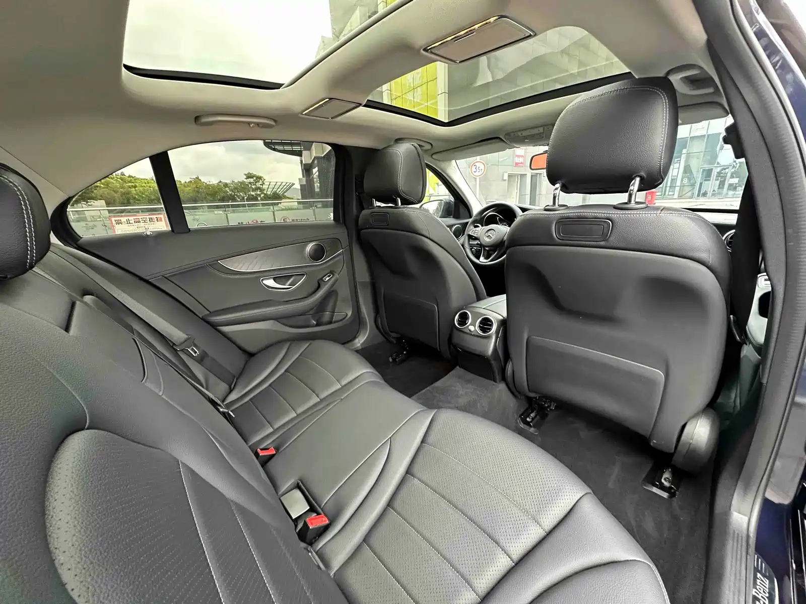 Фото 33 - Mercedes-Benz C-Class
