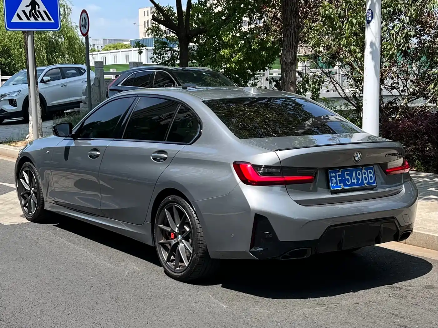 BMW 3 Series 2025 330Li Premium M Sport Night Edition фото 4