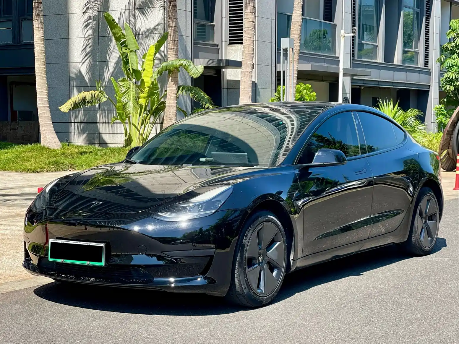 Фото 1 - Tesla Model 3