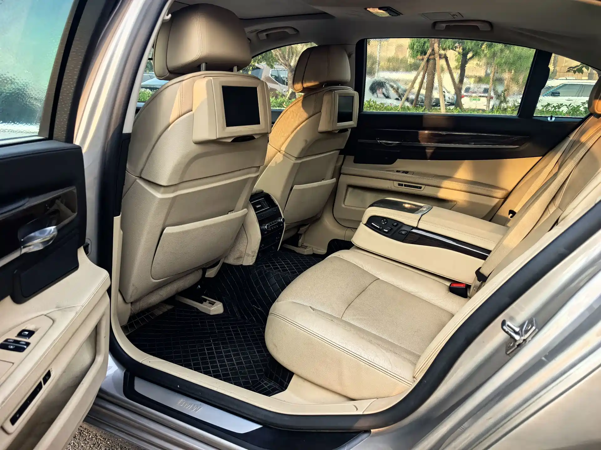 Photo 9 - BMW 7 Series
