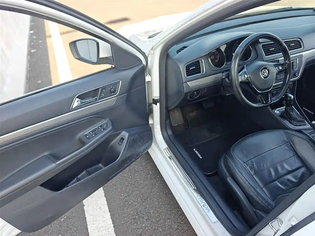 Volkswagen Lavida 2017 230TSI DSG Comfort Edition фото 11