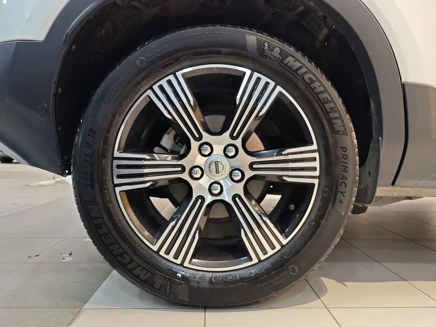 Фото 31 - Volvo XC40