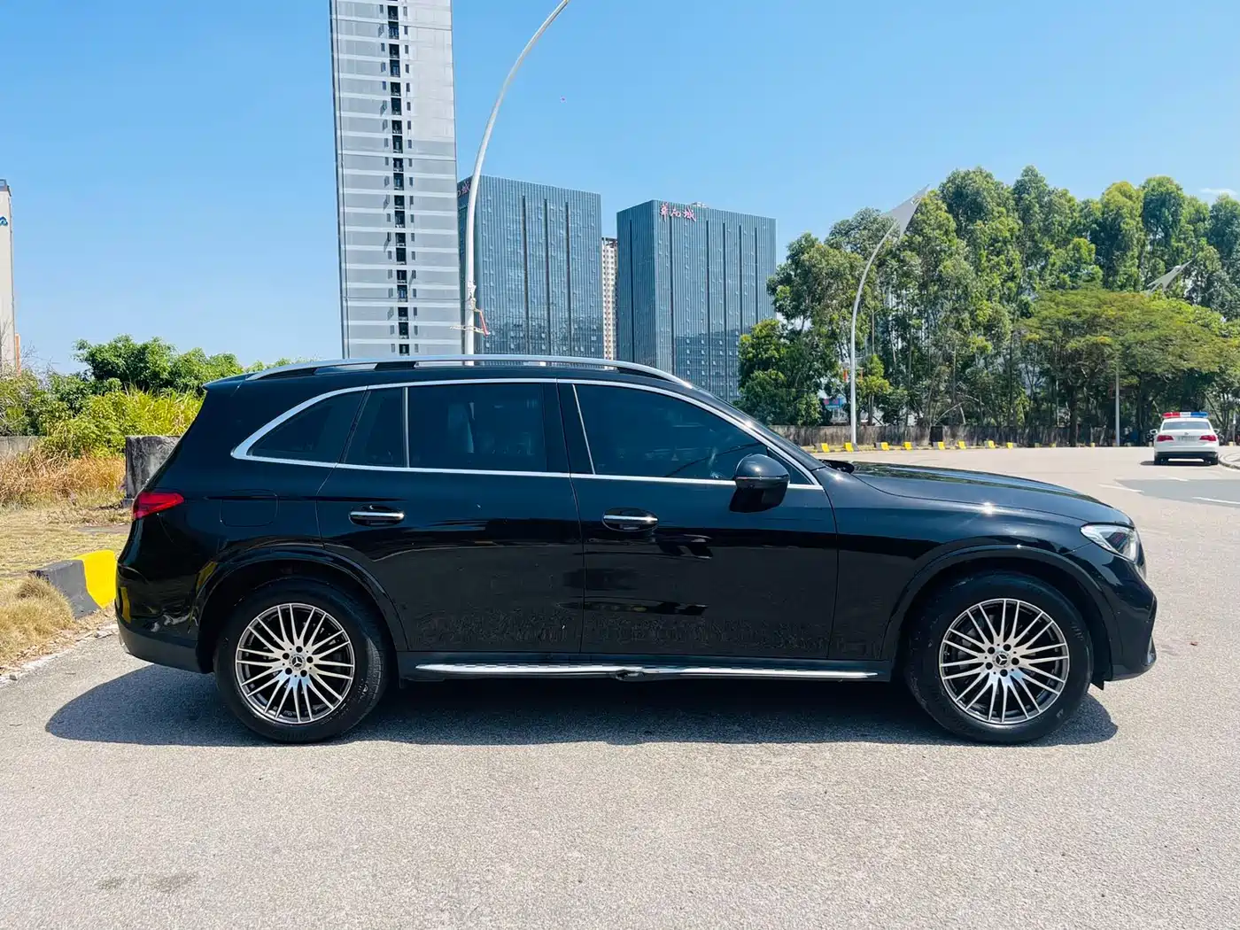 Mercedes-Benz GLC 2023 GLC 300 L 4MATIC Sport 5-Seater фото 4