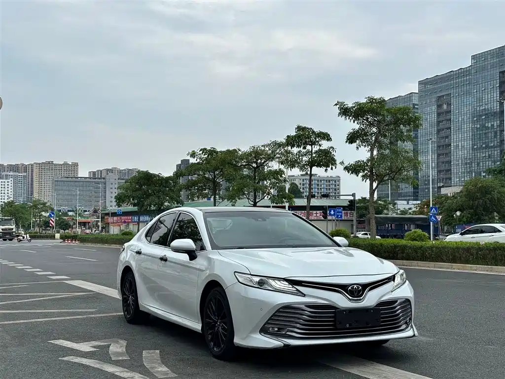 Toyota Camry 2018 2.5G Luxury Edition фото 3