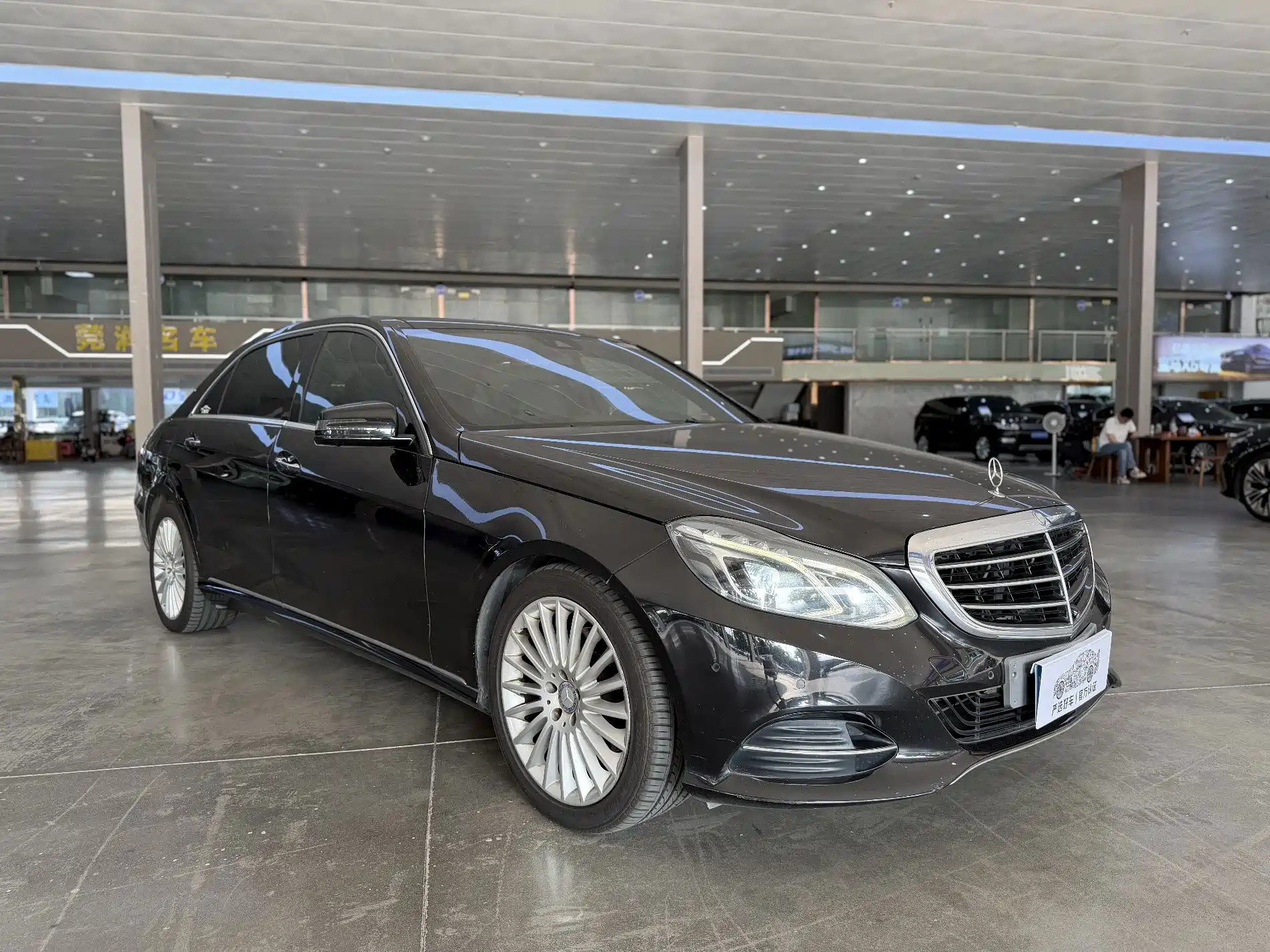 Фото 3 - Mercedes-Benz E-Class