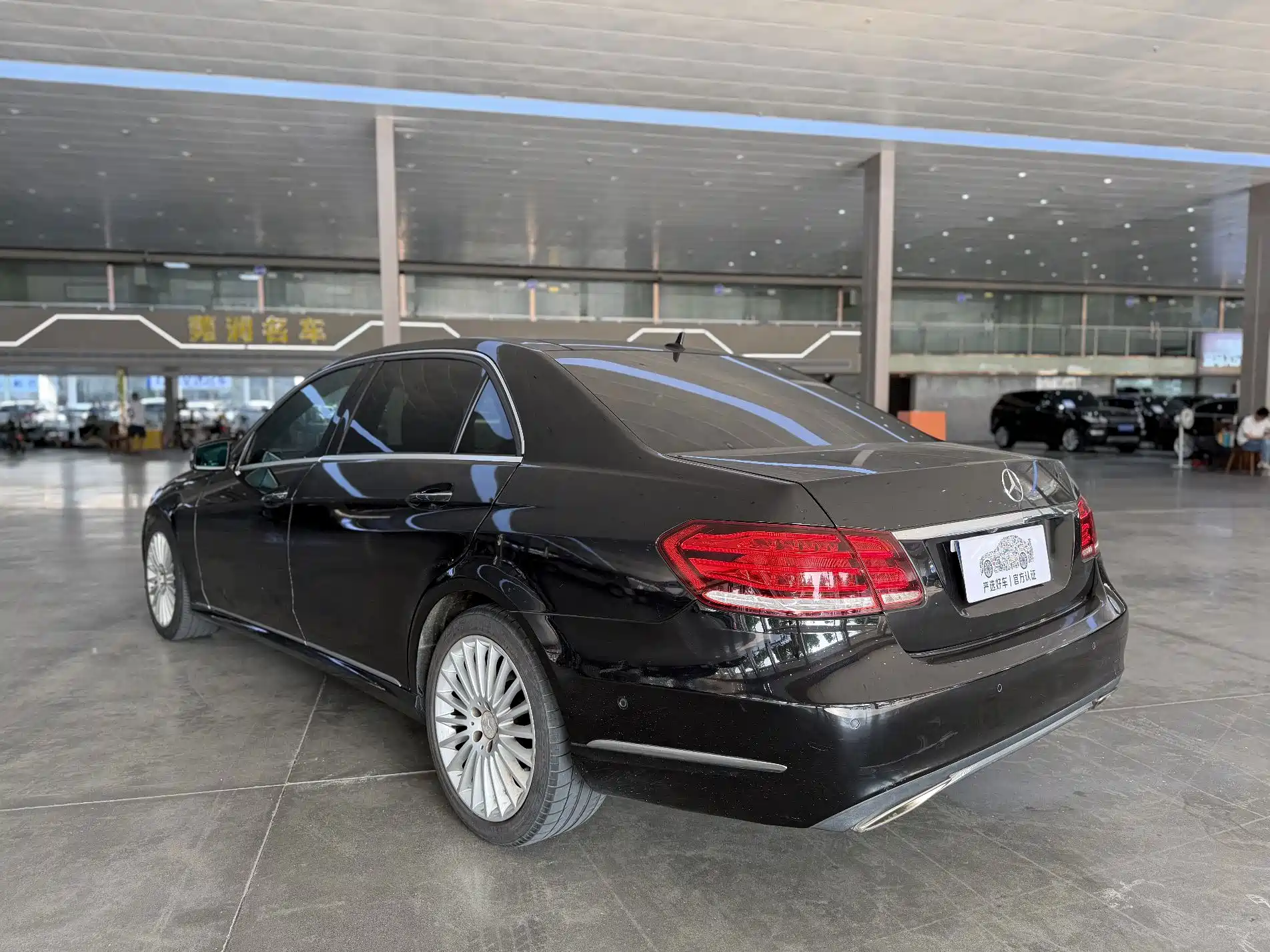 Фото 17 - Mercedes-Benz E-Class