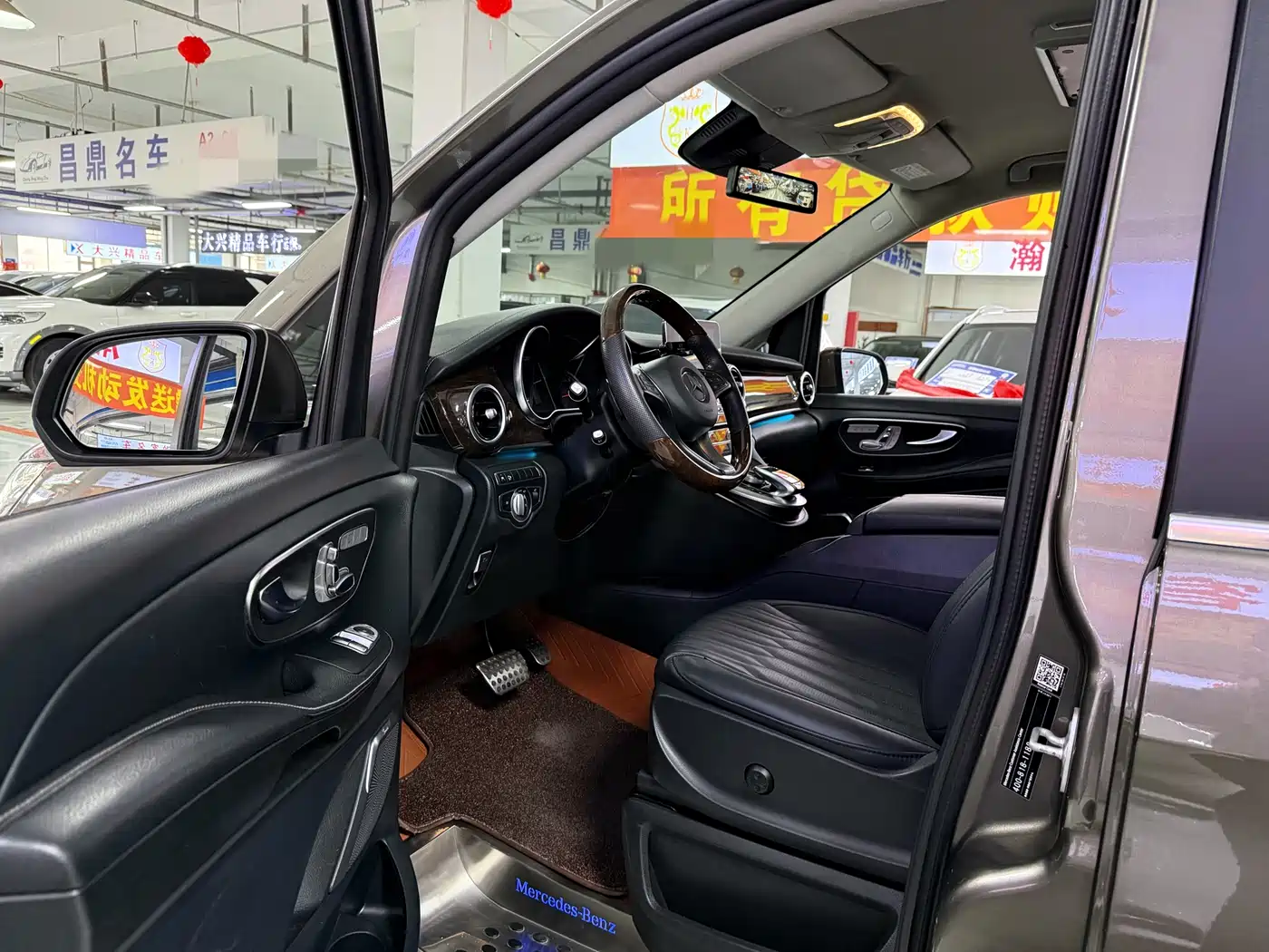 Mercedes-Benz V-Class 2017 Model V 260 Premium Edition фото 7