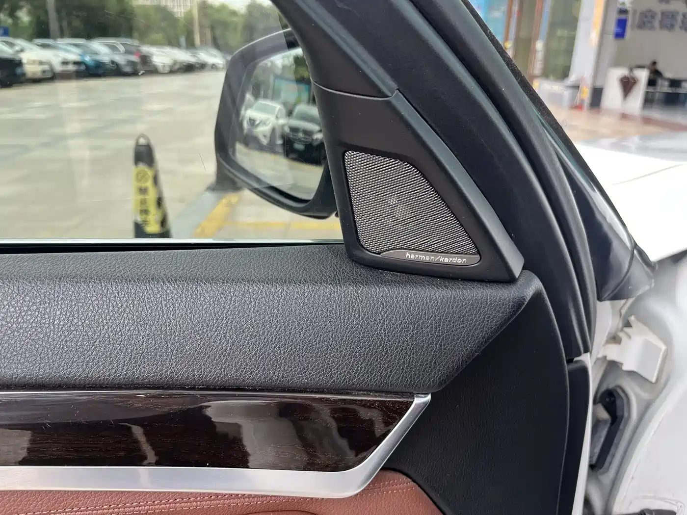 BMW 5 Series 2014 528Li Leading Edition фото 4