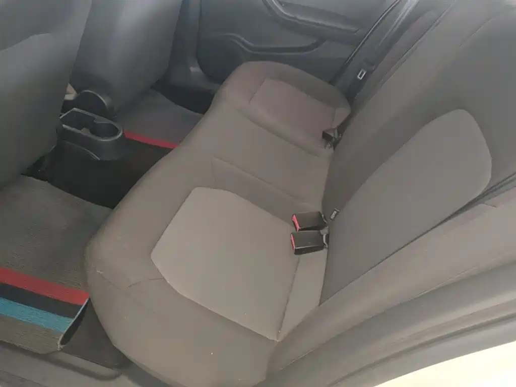 Volkswagen Jetta 2015 1.6L Manual Trend фото 17