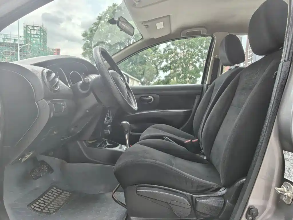 Nissan Livina 2014 2013 1.6XE CVT Comfort