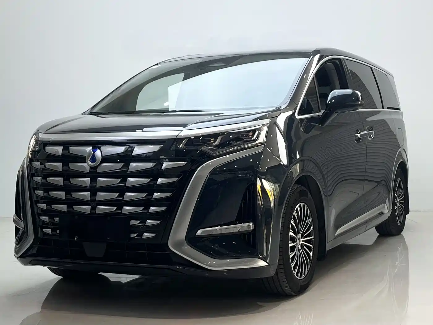 Denza D9 2022 DM-i 970 All-Wheel Drive Honor Edition