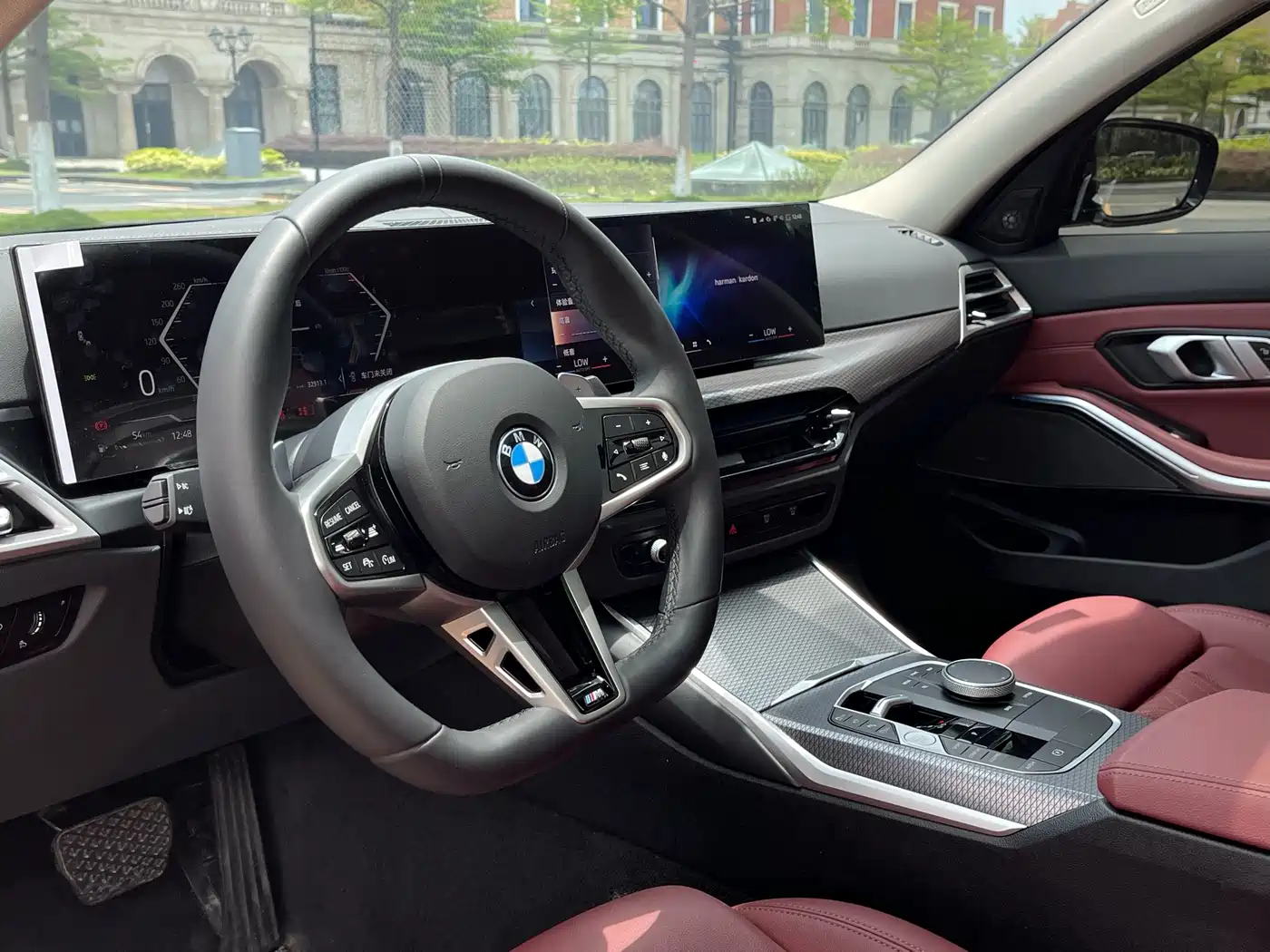 BMW 3 Series 2025 330Li M Sport Night Edition фото 23