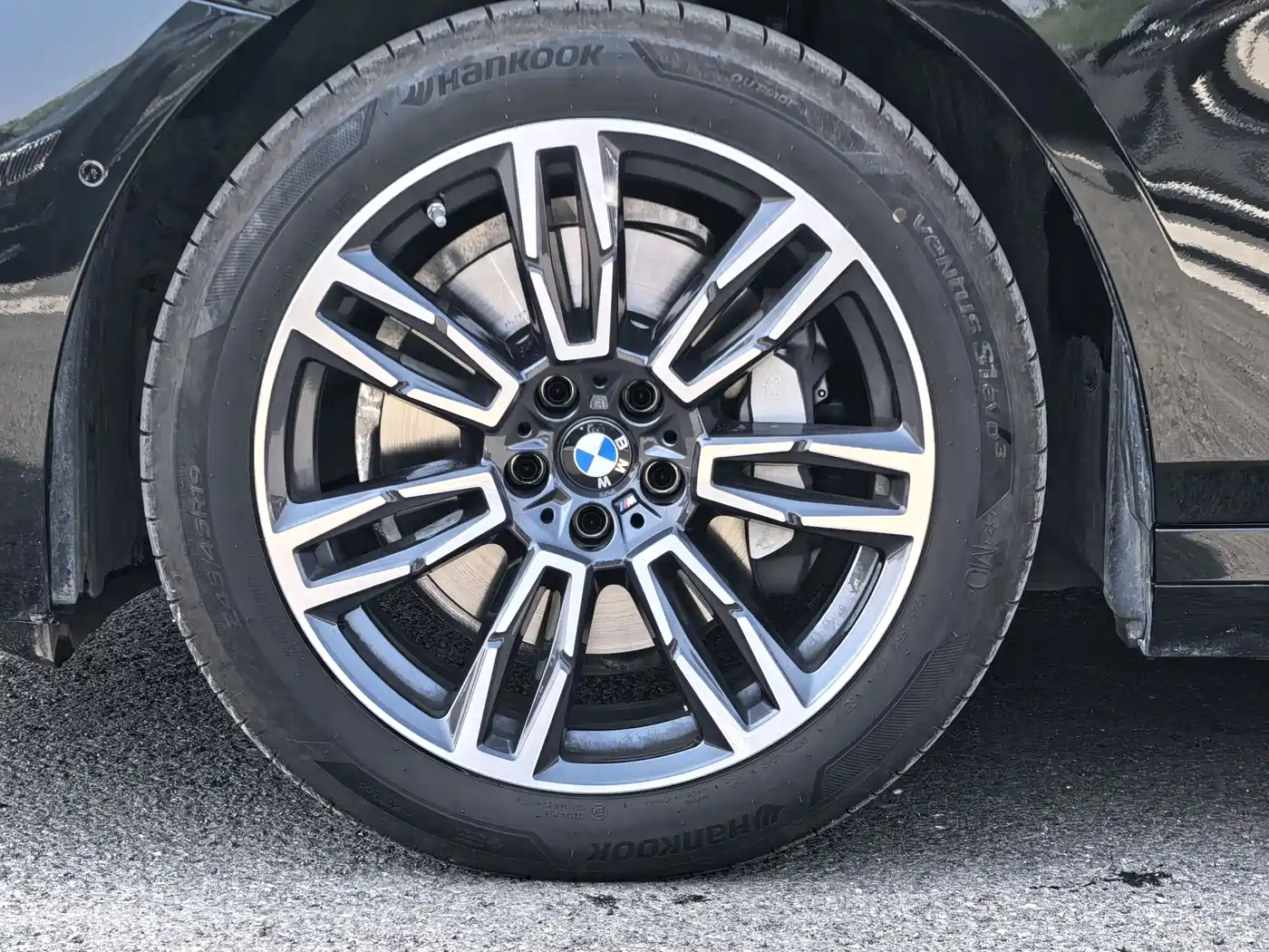 BMW 5 Series 2025 530Li Leading M Sport Package фото 4