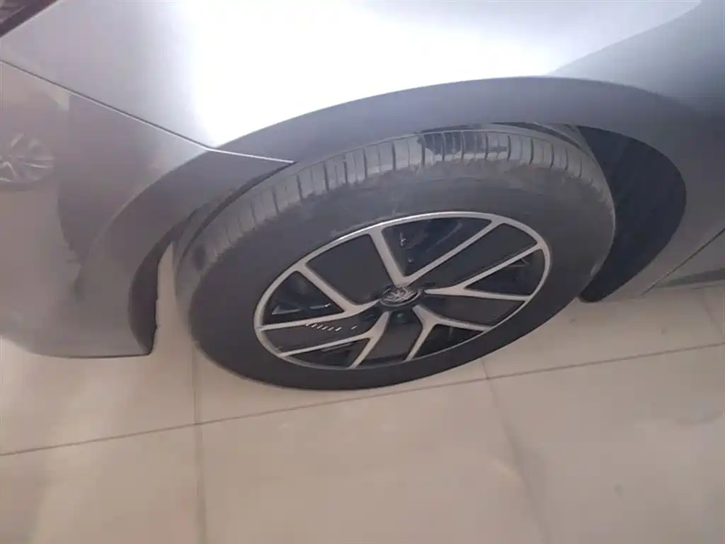 BYD Qin L 2024 DM-i 120KM Leading фото 23