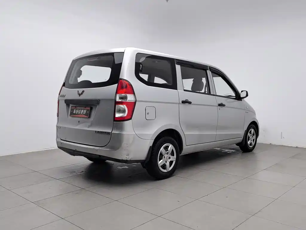 Wuling Motors Wuling Hongguang 2015 2014 1.5L Base Model