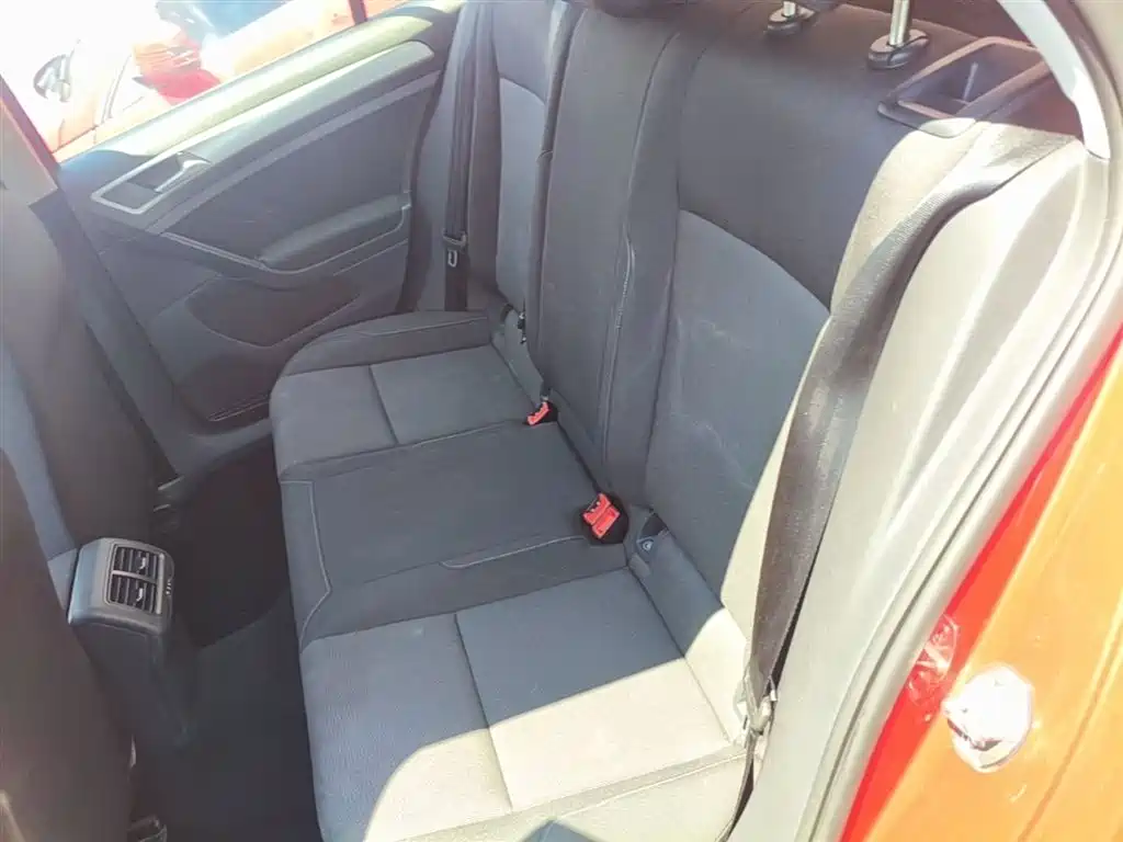 Volkswagen Golf 2018 1.6L Automatic Fashion фото 17