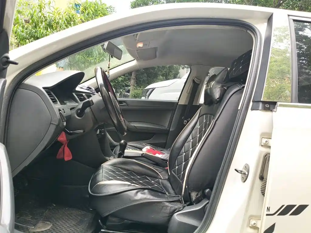 Volkswagen Santana 2013 1.4L Manual Trend Edition фото 12