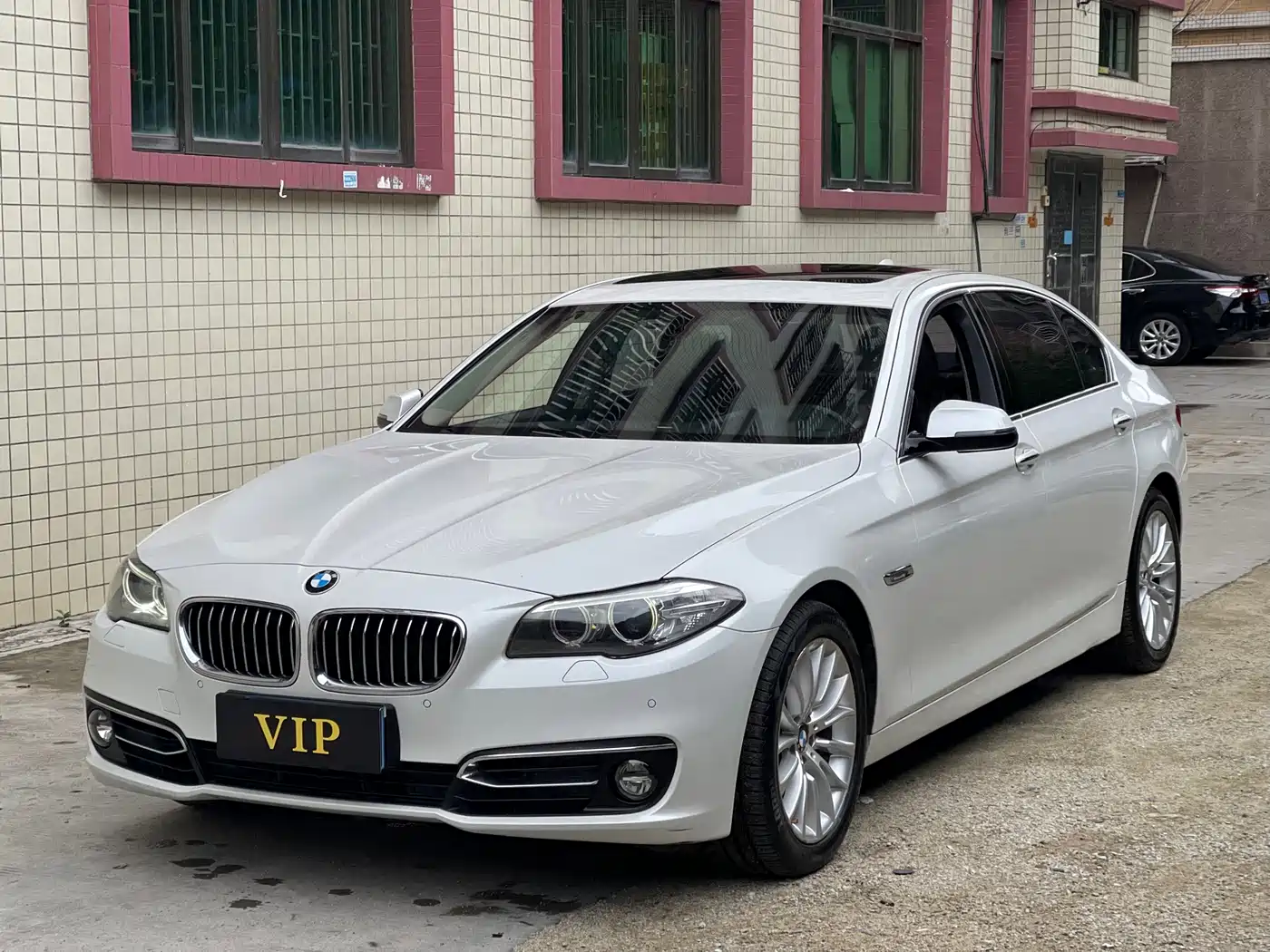 BMW 5 Series 2014 525Li Luxury Design Package