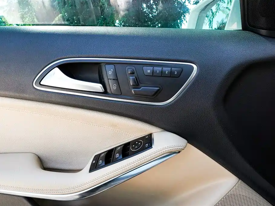 Mercedes-Benz GLA 2016 GLA 200 Dynamic фото 14