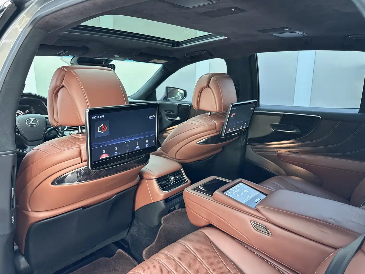 Lexus LS 2018 500h Executive Edition China V фото 14