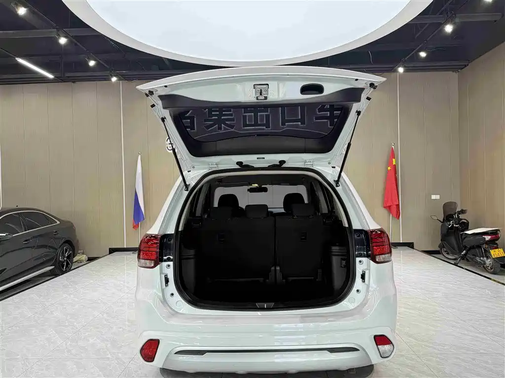 MITSUBISHI OUTLANDER