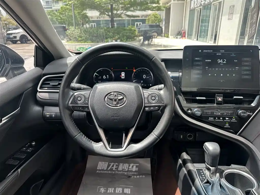 Toyota Camry 2021 Hybrid 2.5HG Luxury Edition фото 13